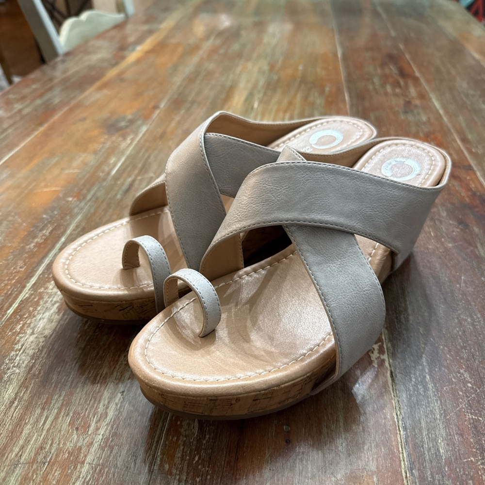 Women’s Wedge Slide Sandals in Light Taupe